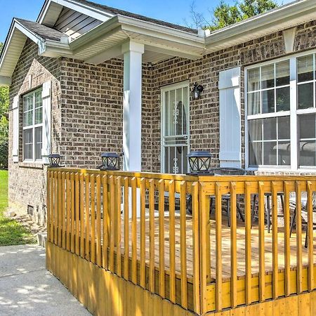 Villa Charming Springfield Escape With Furnished Deck Esterno foto