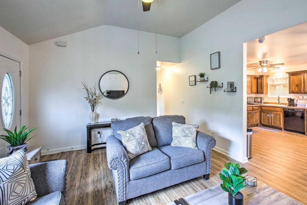 Villa Charming Springfield Escape With Furnished Deck Esterno foto